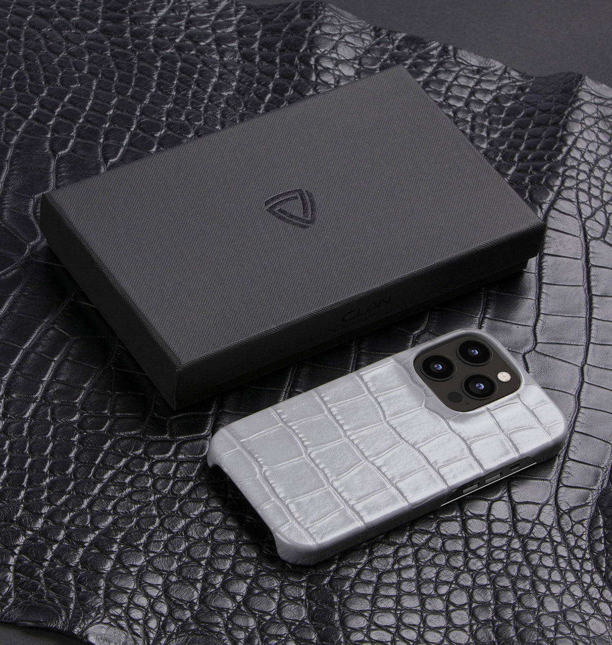 iPhone 15 Pro — Vitello stampato coccodrillo — Grigio lucido — Visualizza immagine 5