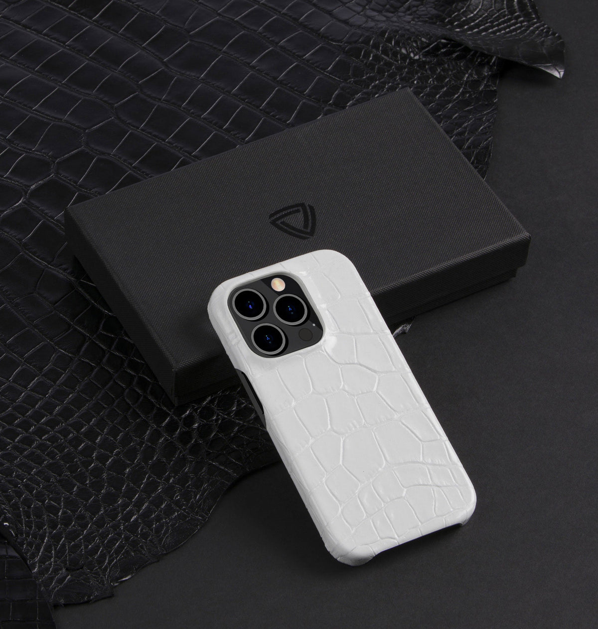 iPhone 15 Pro Max — Vitello stampato coccodrillo — Bianco lucido — Visualizza immagine 5