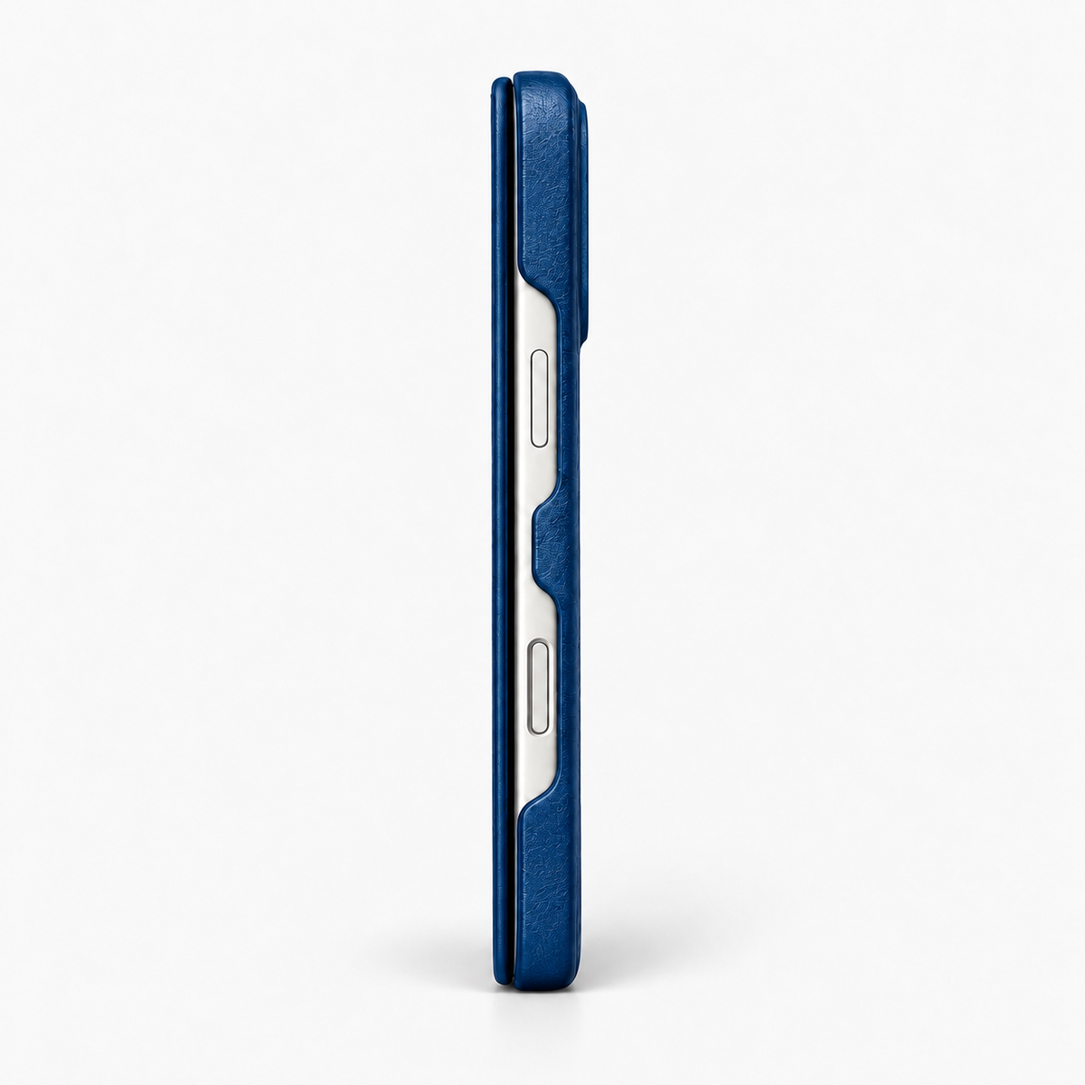 iPhone 16 Pro — Vitello stampa alligatore — Blu — Visualizza immagine 3