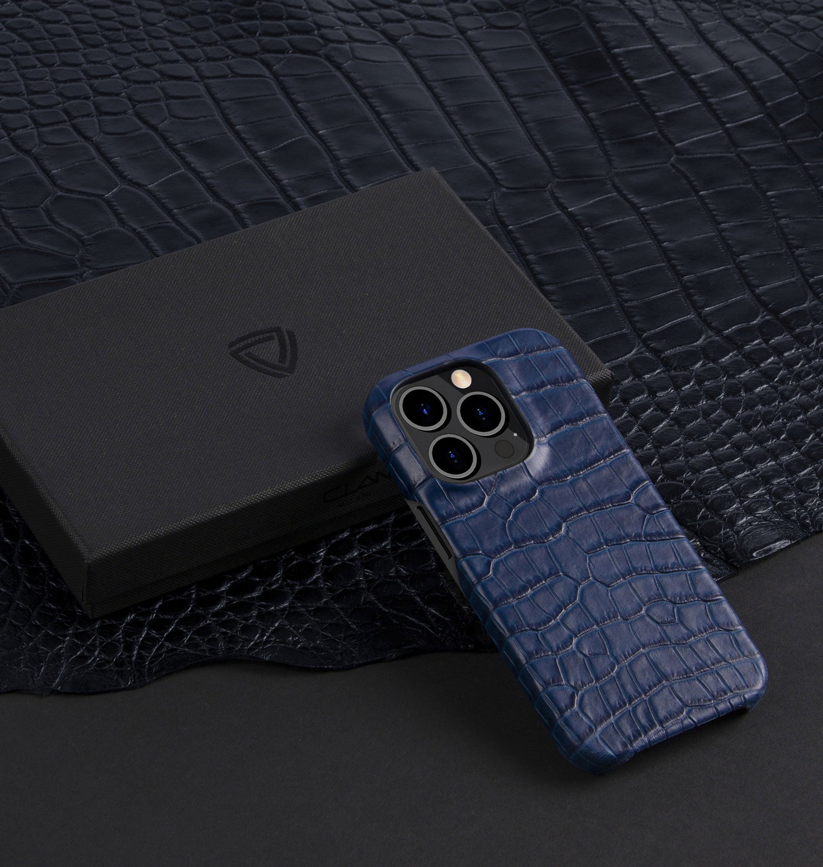iPhone 14 — Vitello stampato coccodrillo — Blu — Visualizza immagine 5