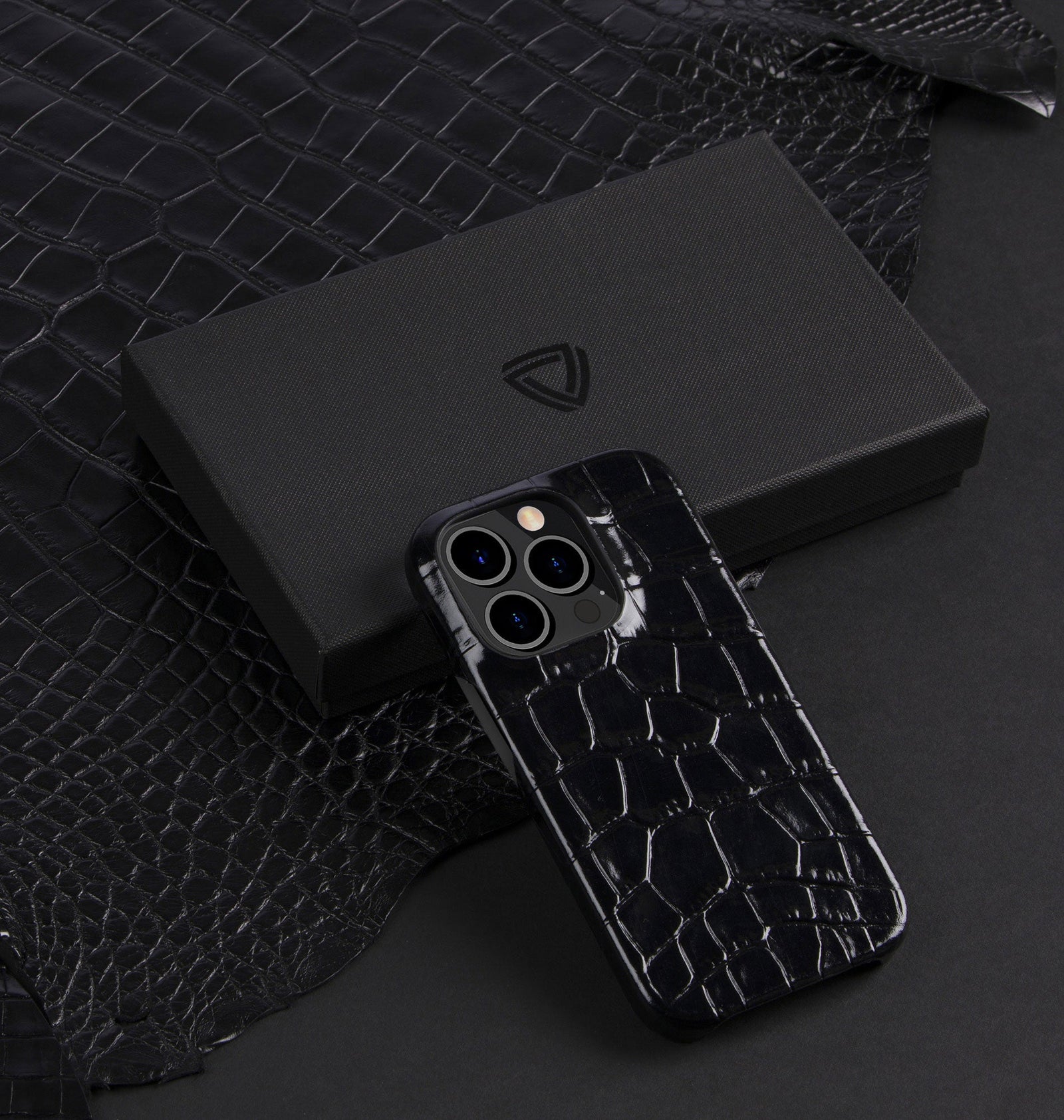 iPhone 14 — Vitello stampato coccodrillo — Nero — Visualizza immagine 5