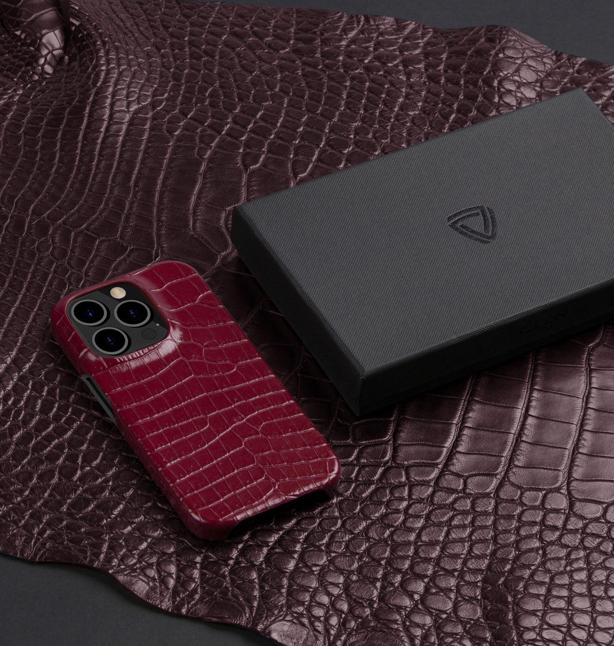 iPhone 14 Pro — Vitello stampato coccodrillo — Rosso Lucido — Visualizza immagine 5