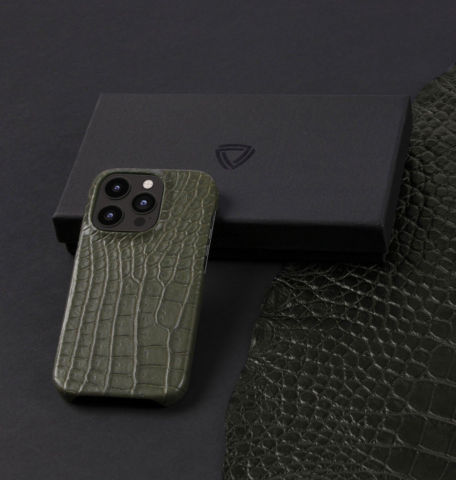 iPhone 14 Pro — Crocodile — Vert militaire — Voir l’image 5