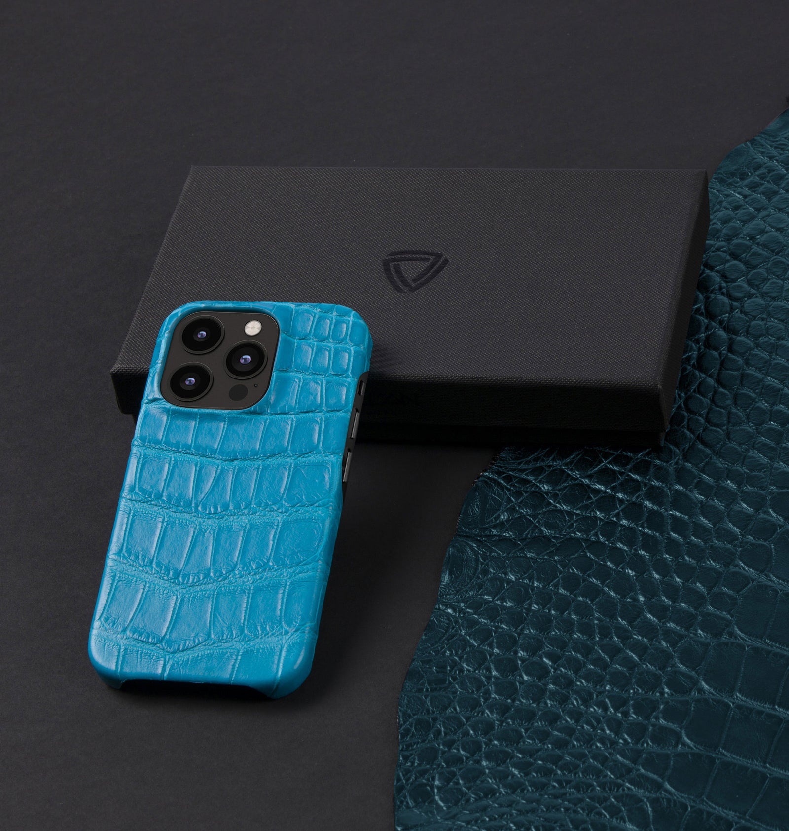 iPhone 14 Pro Max — Crocodile — Aqua Blue — View image 5