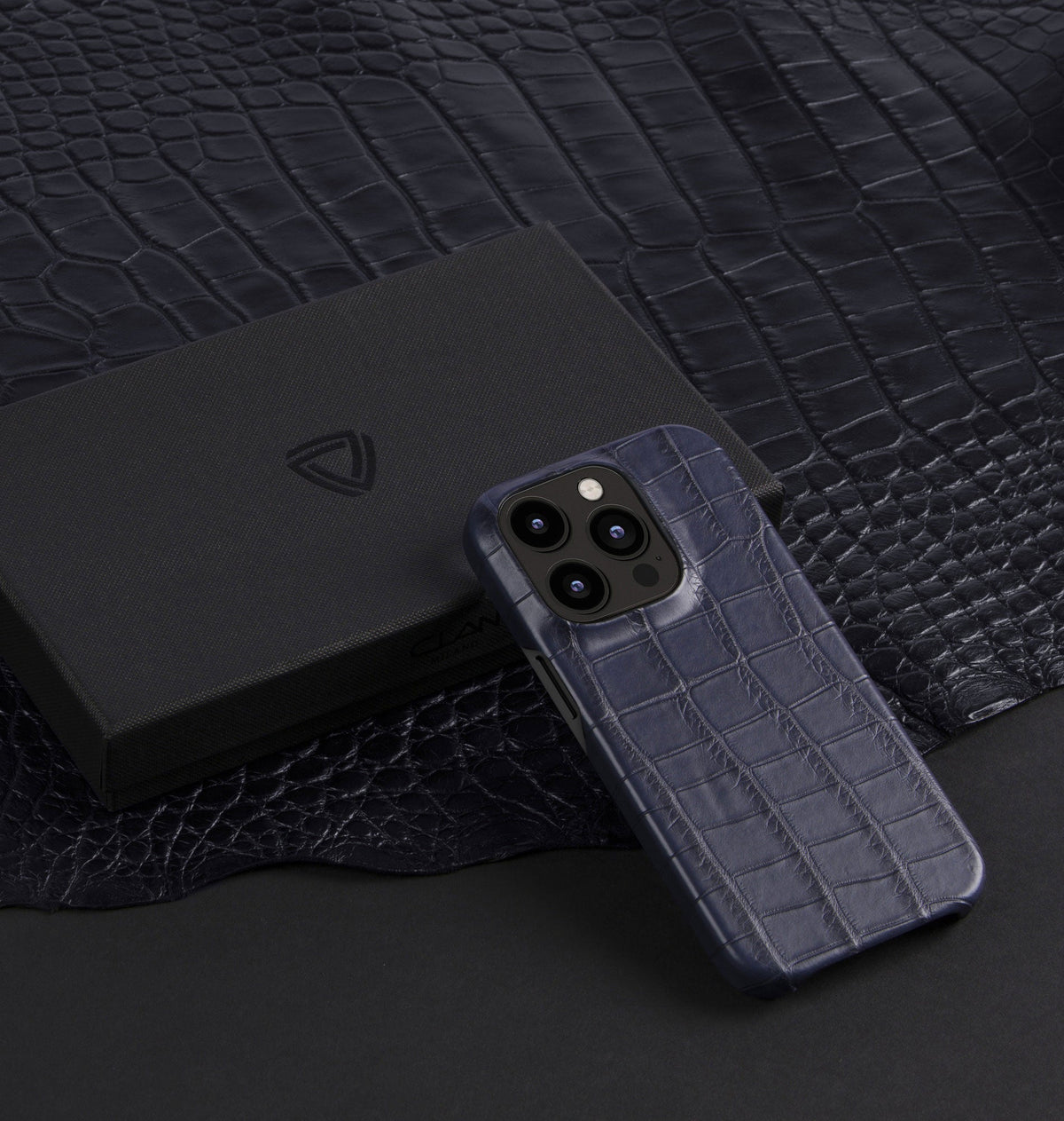 iPhone 15 Pro — Coccodrillo — Blu — Visualizza immagine 5