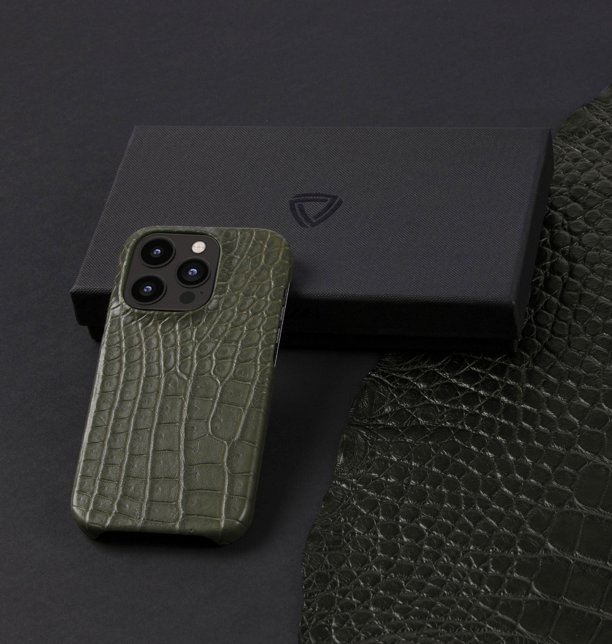 iPhone 15 Pro — Crocodile — Military Green — View image 5