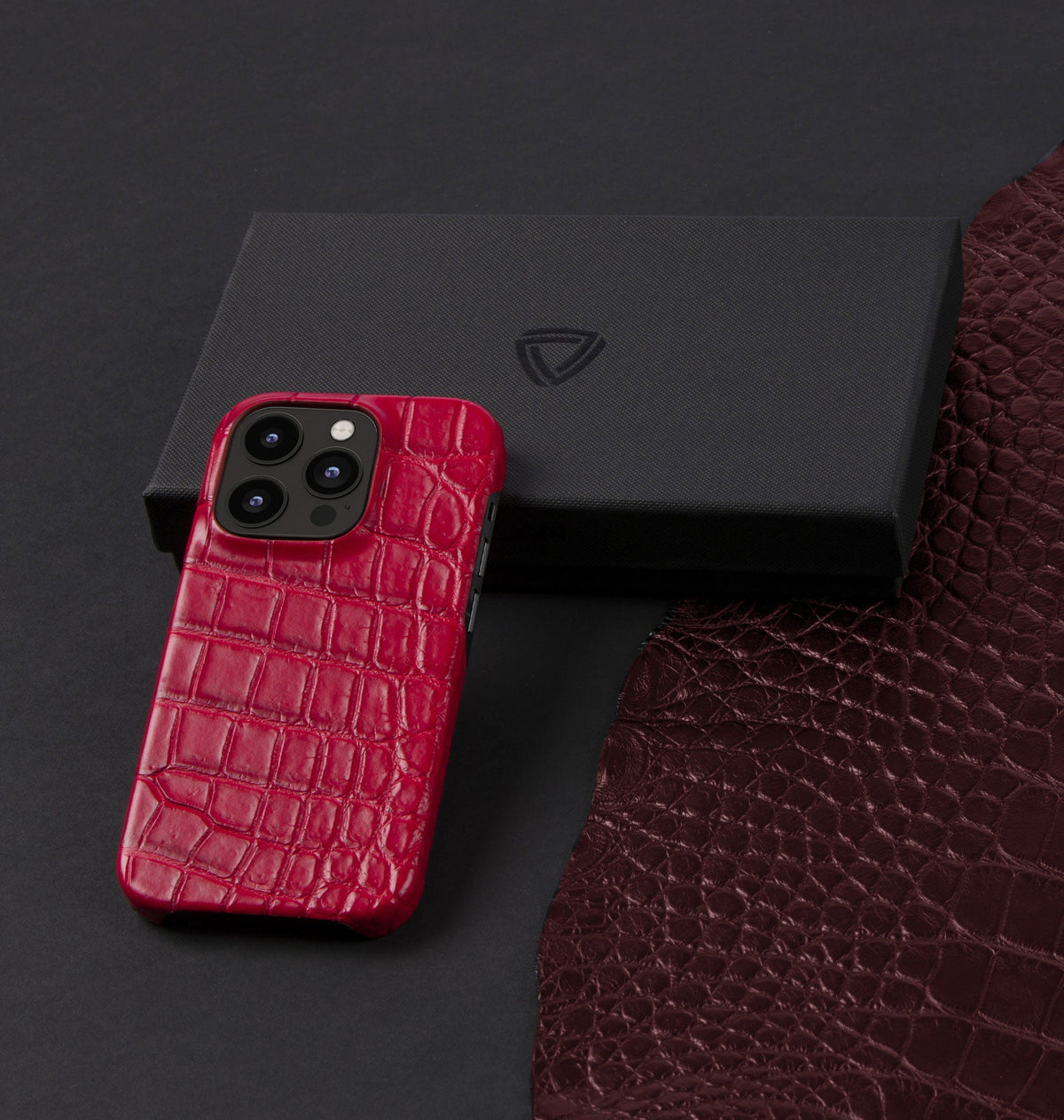 iPhone 15 Pro — Coccodrillo — Rosso — Visualizza immagine 5