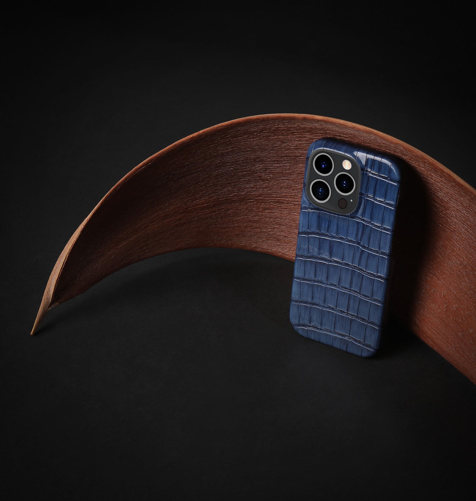 iPhone 14 Pro — Limited edition — Blue Ocean — View image 5