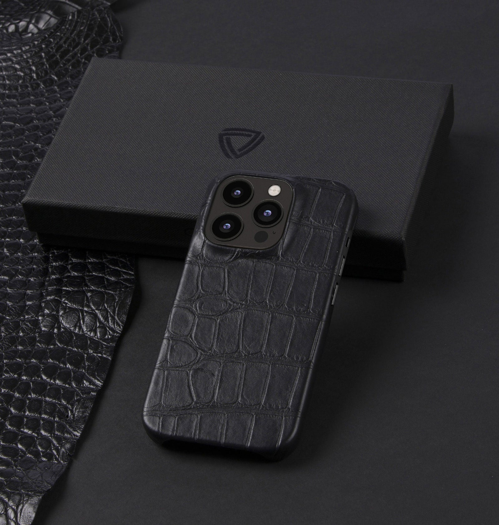 iPhone 14 — Coccodrillo — Nero — Visualizza immagine 5