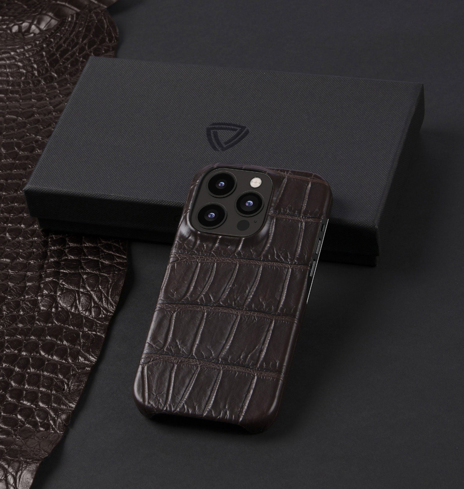 iPhone 14 — Crocodile — Dark Brown — View image 5