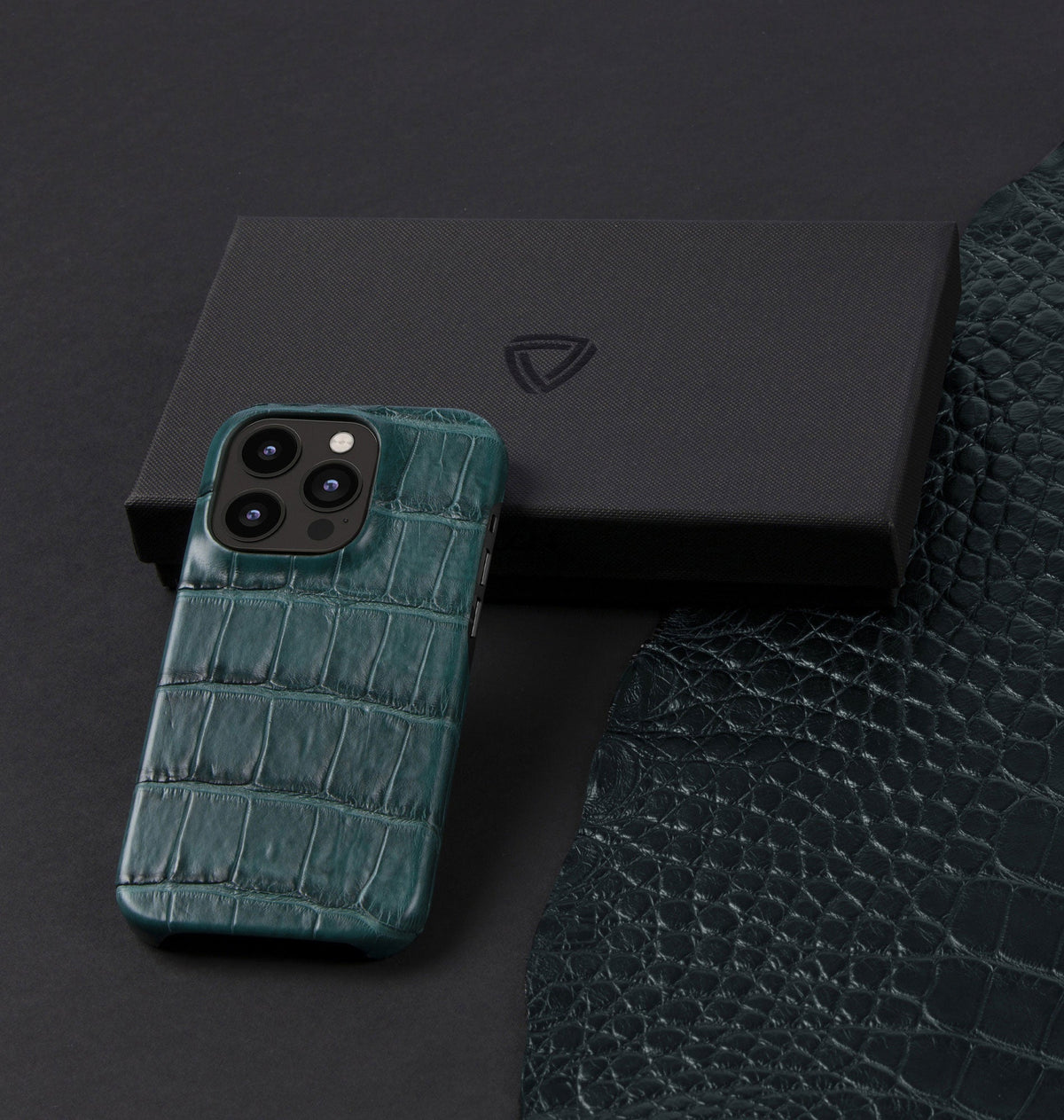 iPhone 14 — Crocodile — Dark Petrol Green — View image 5