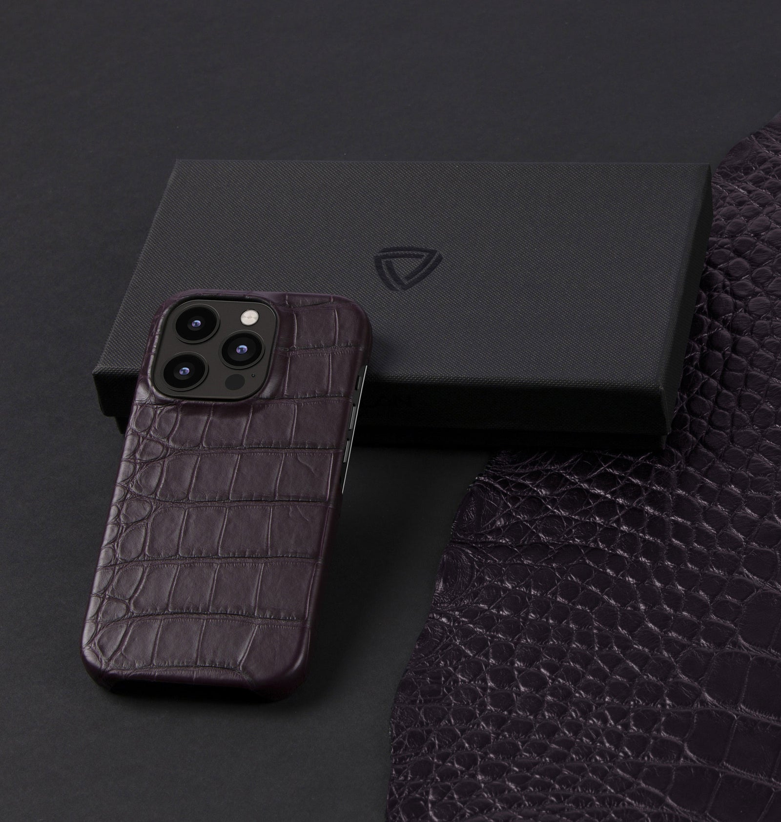 iPhone 14 Pro Max — Crocodile — Purple — View image 5