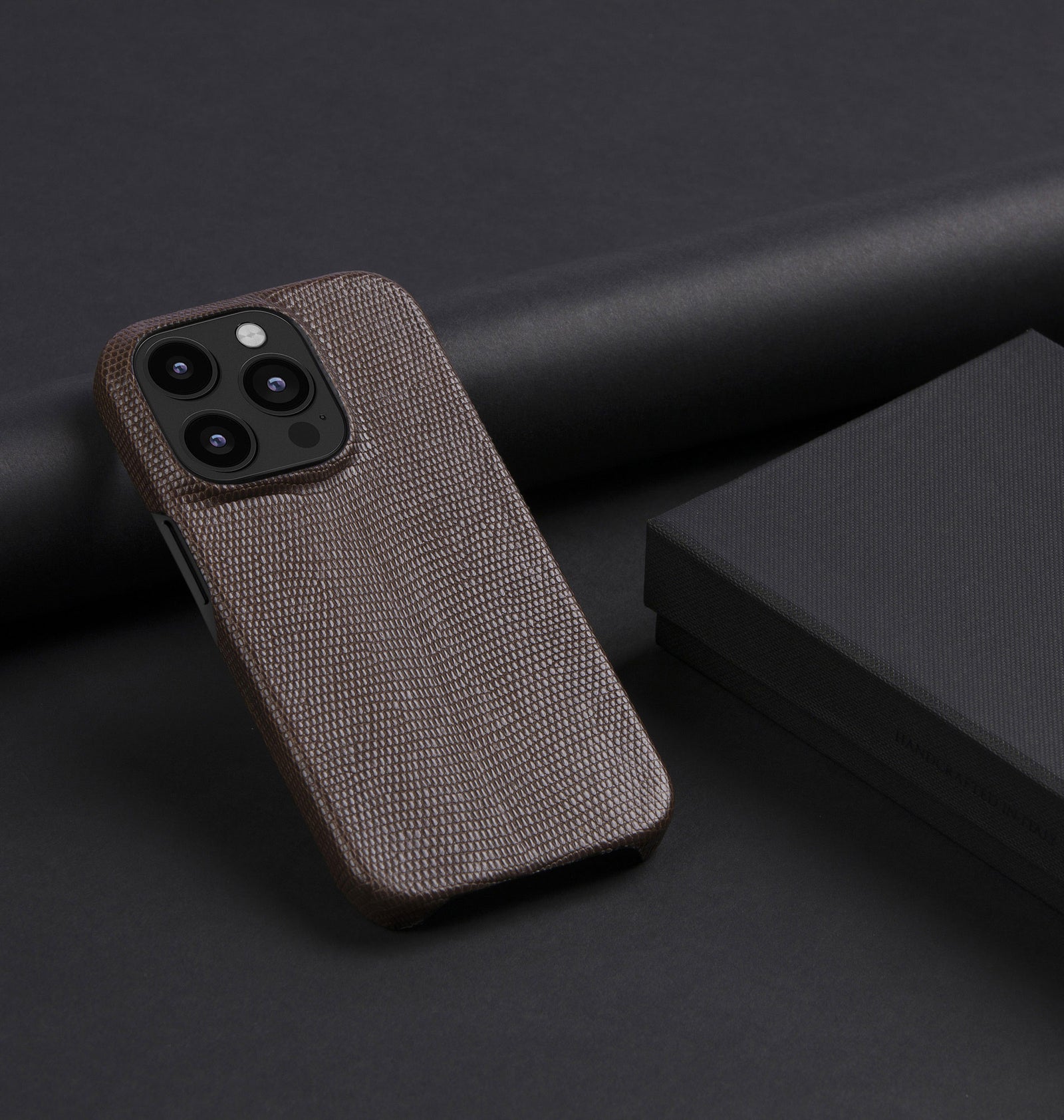 iPhone 14 Pro — Lucertola — Marrone — Visualizza immagine 5